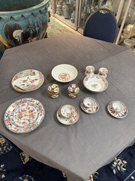 Een gevarieerde collectie Chinees famille rose en Imari-stijl porselein, Yongzheng en later