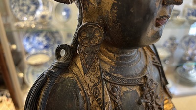 Grande sculpture en bronze laqu&eacute; et dor&eacute; repr&eacute;sentant un Bodhisattva, Chine, Ming