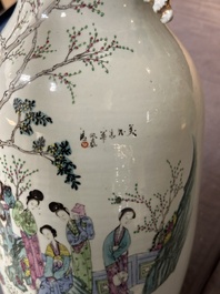 Cinq vases divers en porcelaine de Chine famille rose, 19/20&egrave;me