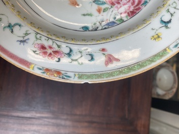 Zes Chinese famille rose borden met floraal decor, Qianlong