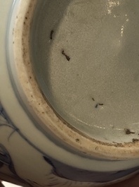 Een Chinese blauw-witte vaas met een geleerde, Ming
