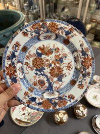 Een gevarieerde collectie Chinees famille rose en Imari-stijl porselein, Yongzheng en later