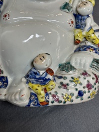 Deux figures de Bouddha en porcelaine de Chine famille rose, marque Zhu Mao Ji Zao 朱茂記造 et Zhu Yitai 朱義泰, R&eacute;publique