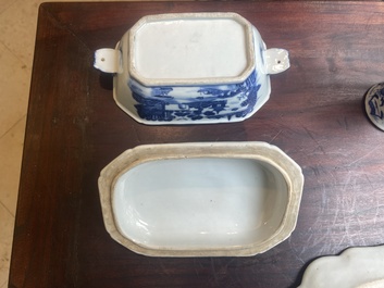 Groupe de six pi&egrave;ces en porcelaine de Chine bleu et blanc, 18/19&egrave;me
