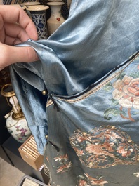 A Chinese embroidered silk skirt and a women's summer robe, 18th/19th C.