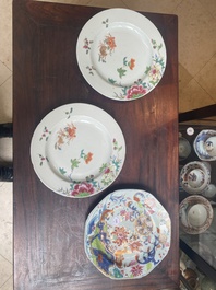 Zes Chinese famille rose borden met floraal decor, Qianlong