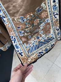 A Chinese embroidered silk skirt and a women's summer robe, 18th/19th C.