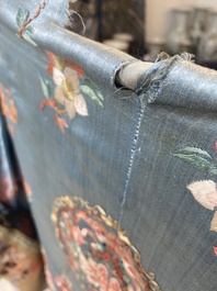 A Chinese embroidered silk skirt and a women's summer robe, 18th/19th C.