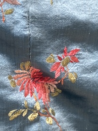 A Chinese embroidered silk skirt and a women's summer robe, 18th/19th C.