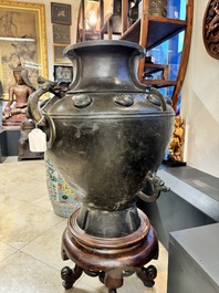 Important et rare grand r&eacute;cipient de vin de type 'lei' en bronze archa&iuml;sant &agrave; inscription, Chine, Song