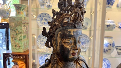 Grande sculpture en bronze laqu&eacute; et dor&eacute; repr&eacute;sentant un Bodhisattva, Chine, Ming