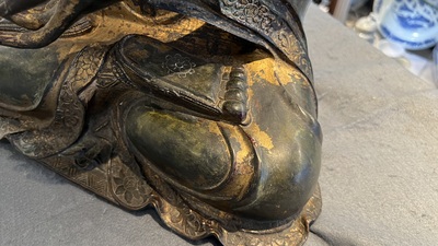 Grande sculpture en bronze laqu&eacute; et dor&eacute; repr&eacute;sentant un Bodhisattva, Chine, Ming