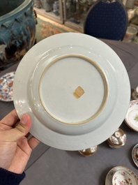 Een gevarieerde collectie Chinees famille rose en Imari-stijl porselein, Yongzheng en later