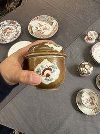 Een gevarieerde collectie Chinees famille rose en Imari-stijl porselein, Yongzheng en later