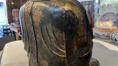 Grande sculpture en bronze laqu&eacute; et dor&eacute; repr&eacute;sentant un Bodhisattva, Chine, Ming