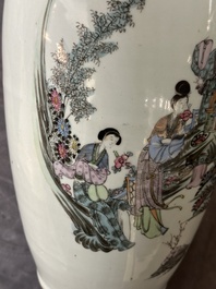 Cinq vases divers en porcelaine de Chine famille rose, 19/20&egrave;me