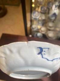 Collection vari&eacute;e de 18 pi&egrave;ces en porcelaine de Chine en bleu et blanc et famille rose, Kangxi/Yongzheng