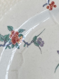A porcelain Kakiemon-style plate, France, Chantilly, 18th C.