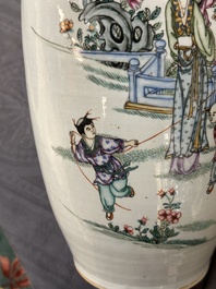 Cinq vases divers en porcelaine de Chine famille rose, 19/20&egrave;me