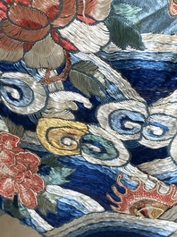 A Chinese embroidered silk skirt and a women's summer robe, 18th/19th C.
