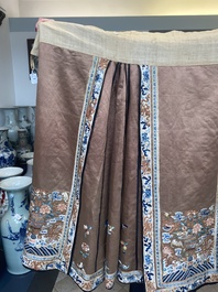 A Chinese embroidered silk skirt and a women's summer robe, 18th/19th C.