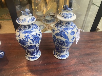 Groupe de six pi&egrave;ces en porcelaine de Chine bleu et blanc, 18/19&egrave;me