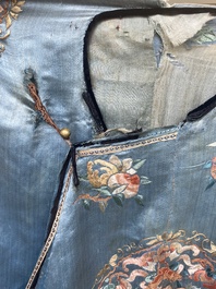 A Chinese embroidered silk skirt and a women's summer robe, 18th/19th C.