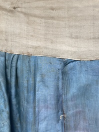 A Chinese embroidered silk skirt and a women's summer robe, 18th/19th C.