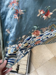 A Chinese embroidered silk skirt and a women's summer robe, 18th/19th C.