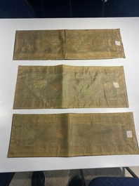 Een groep van acht stukken Chinees geborduurde zijde, 19/20e eeuw