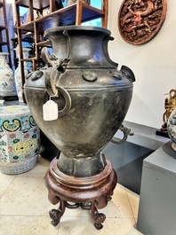 Important et rare grand r&eacute;cipient de vin de type 'lei' en bronze archa&iuml;sant &agrave; inscription, Chine, Song