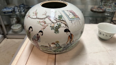Collection vari&eacute;e de 15 pi&egrave;ces en porcelaine de Chine qianjiang cai, famille rose et verte, 19/20&egrave;me