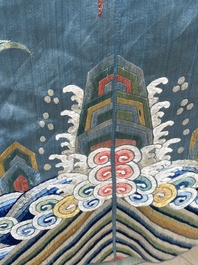 A Chinese embroidered silk skirt and a women's summer robe, 18th/19th C.