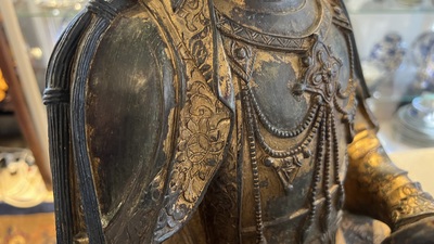 Grande sculpture en bronze laqu&eacute; et dor&eacute; repr&eacute;sentant un Bodhisattva, Chine, Ming