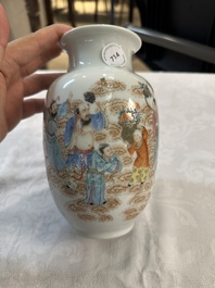 Vase en porcelaine de Chine famille rose &agrave; d&eacute;cor de huit immortels, marque de Qianlong, R&eacute;publique