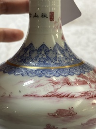 Vase de forme bouteille en porcelaine de Chine en &eacute;maux bleu et rose &agrave; monture en bronze dor&eacute;, 20&egrave;me