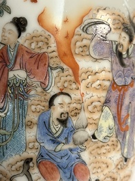 Vase en porcelaine de Chine famille rose &agrave; d&eacute;cor de huit immortels, marque de Qianlong, R&eacute;publique