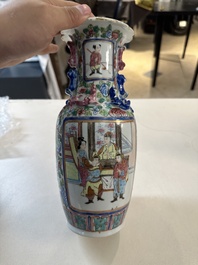 Drie Chinese Canton famille rose vazen, een grote kom en een bord, 19/20e eeuw