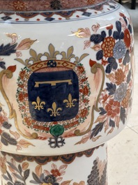 Een monumentale 'gu' vaas in Imari-stijl met het wapen van de hertog van Orl&eacute;ans, Samson, Frankrijk, 19e eeuw
