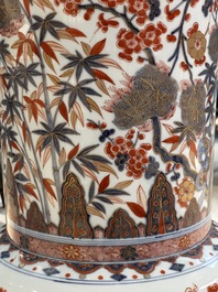 Een monumentale 'gu' vaas in Imari-stijl met het wapen van de hertog van Orl&eacute;ans, Samson, Frankrijk, 19e eeuw
