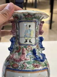 Drie Chinese Canton famille rose vazen, een grote kom en een bord, 19/20e eeuw