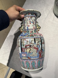Two Chinese famille rose vases and a jardiniere, 19/20th C.