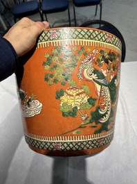 Two Chinese famille rose vases and a jardiniere, 19/20th C.