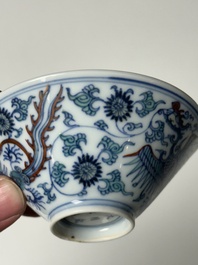 Bol de forme conique en porcelaine de Chine doucai &agrave; d&eacute;cor de ph&eacute;nix, marque Chenghua, Kangxi/Yongzheng