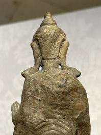 Groupe de cinq figures de Bouddha en bronze, Tha&iuml;lande et Indon&eacute;sie, 8/17&egrave;me