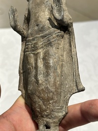 Groupe de cinq figures de Bouddha en bronze, Tha&iuml;lande et Indon&eacute;sie, 8/17&egrave;me