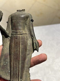 Groupe de cinq figures de Bouddha en bronze, Tha&iuml;lande et Indon&eacute;sie, 8/17&egrave;me