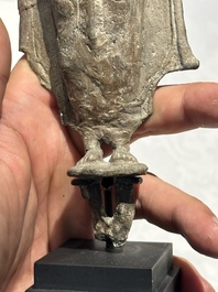 Groupe de cinq figures de Bouddha en bronze, Tha&iuml;lande et Indon&eacute;sie, 8/17&egrave;me