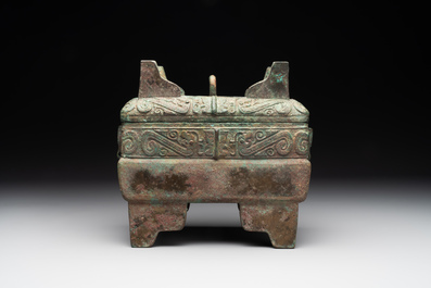 A very rare bronze food vessel and cover, 'fang xu 方盨', middle Western Zhou