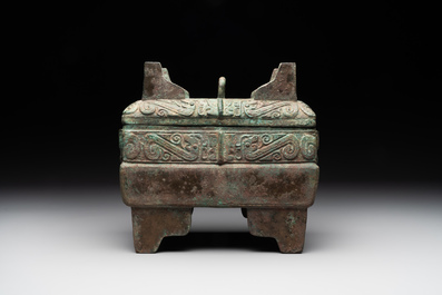 A very rare bronze food vessel and cover, 'fang xu 方盨', middle Western Zhou